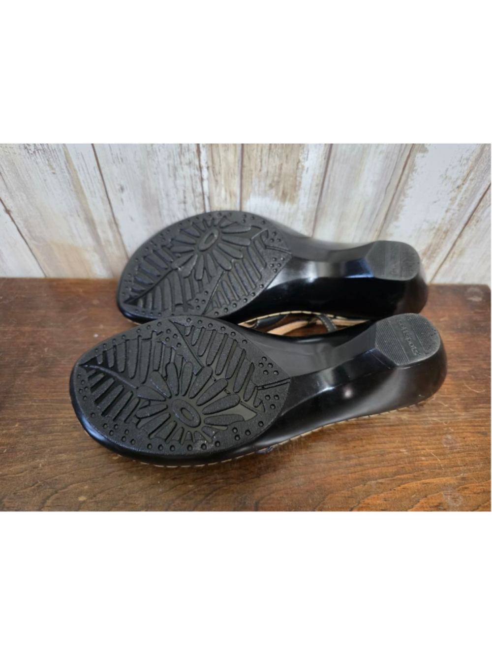 Women's Softspots Black Beige Leather Wedge Sandals Size 8 - Picture 6 of 11